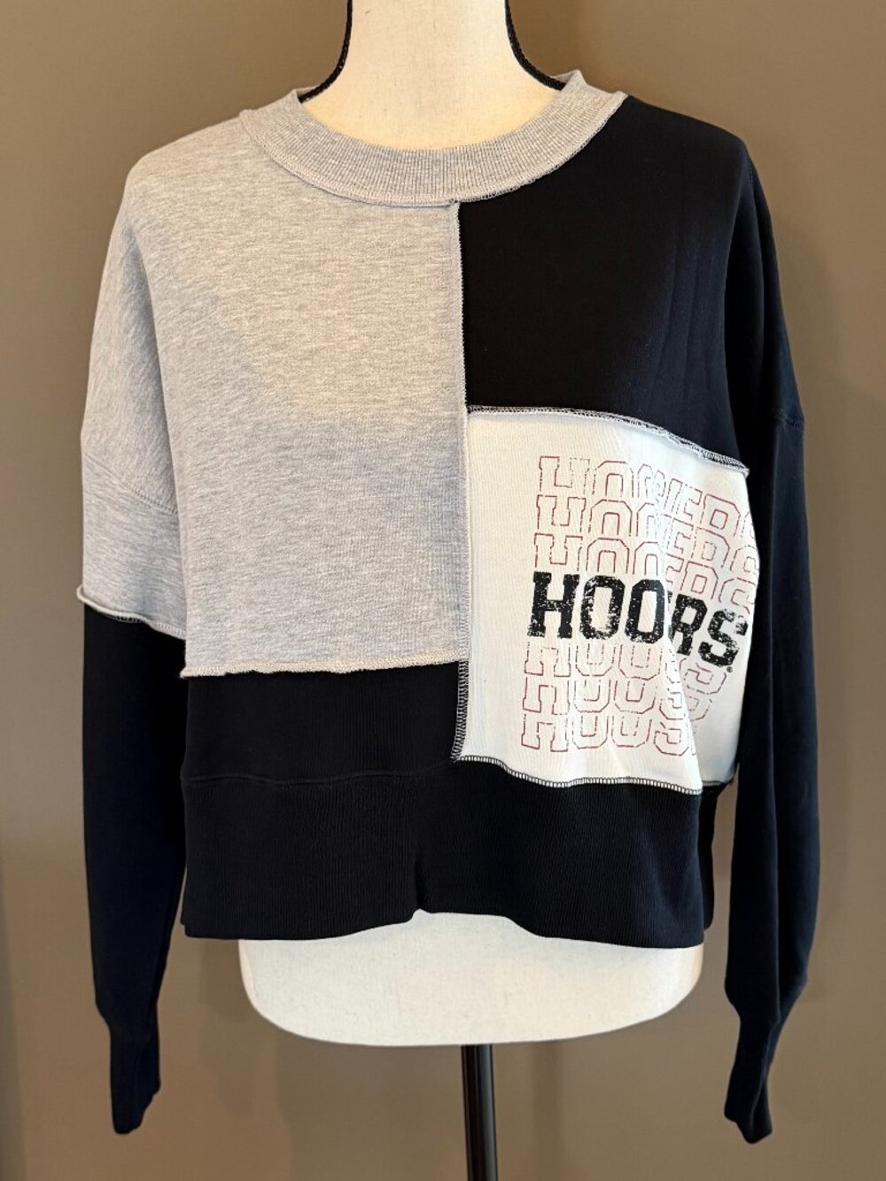 Indiana University Hoosiers Game Day Black White Cropped Sweatshirt, Size Large